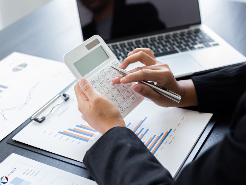Feminine hands holding a calculator. Image accompanies the article, "North Carolina Income Tax Guide" income tax nc, income tax in north carolina, state income tax north carolina, what is the state income tax in north carolina, state income tax in north carolina, how much do you have to make to file taxes in nc