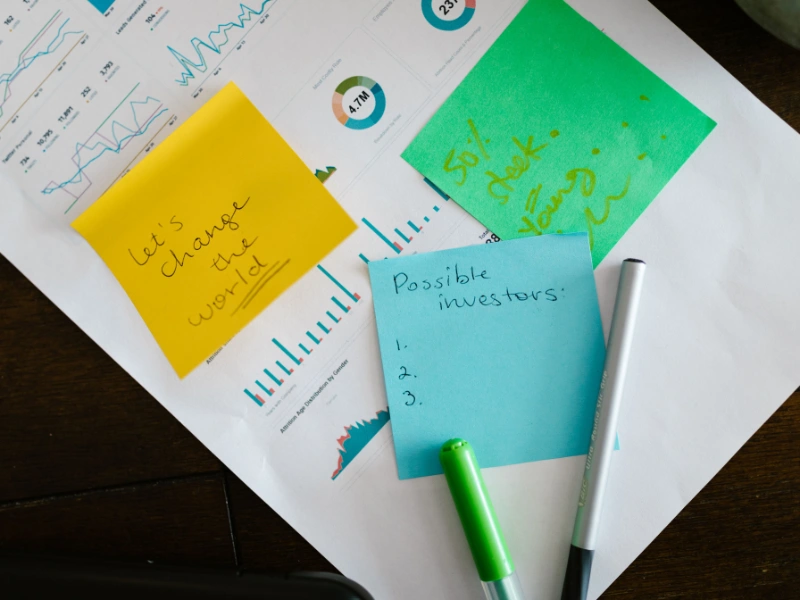 charts, colorful sticky notes, and planning strategies for successful tax planning on investment gains.